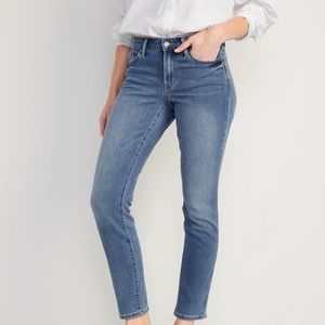 Old navy power slim straight mid rise size 6 Jeans